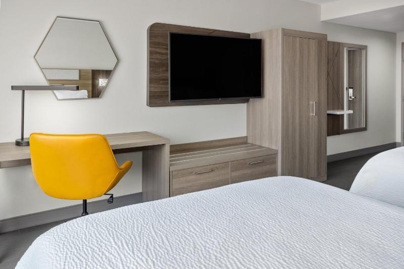 Standard Room with Two Queen Beds image 2