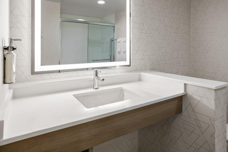 Standard King Room with Walk-In Shower image 2