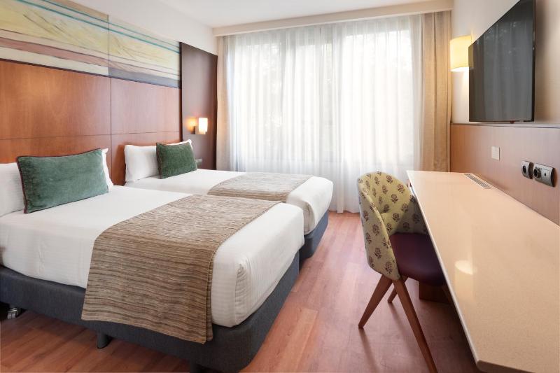 Standard Double Room image 4