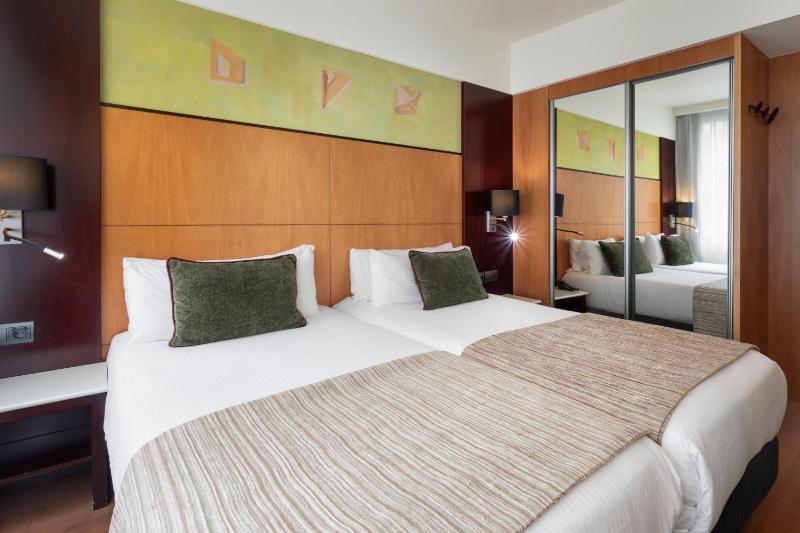 Premium Double or Twin Room image 3