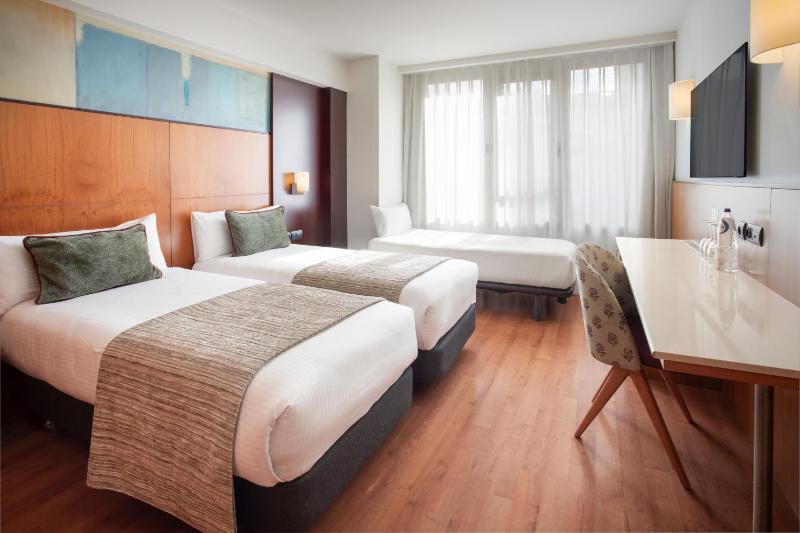 Standard Triple Room image 4