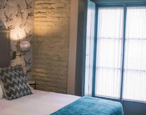 Deluxe Double or Twin Room image 3
