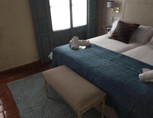 Deluxe Double or Twin Room image 2