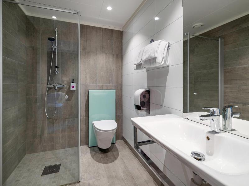 Standard Double Room image 3