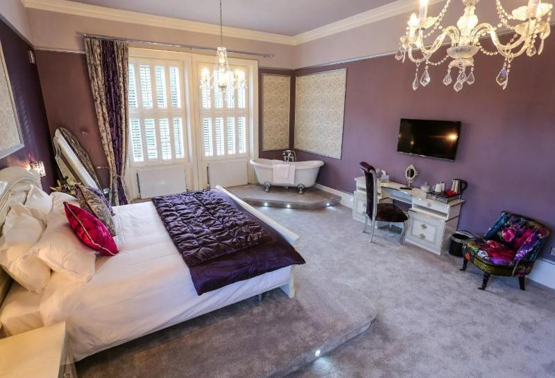 Derby Manor - image 5