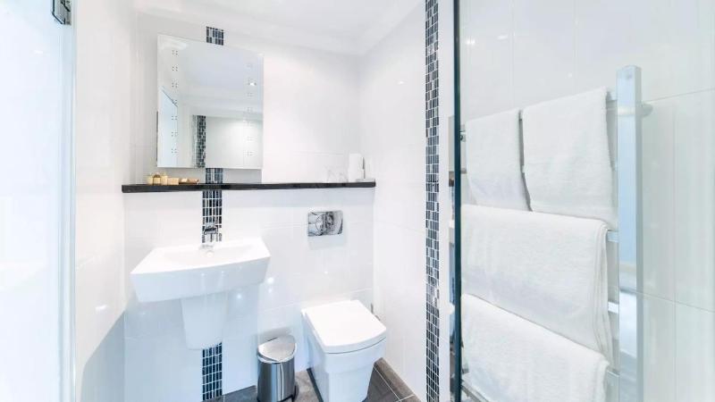 Executive Suite image 3