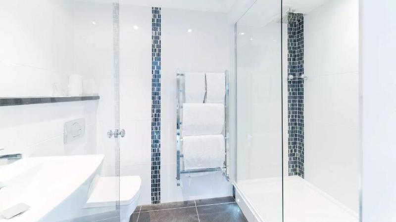 Executive Suite image 2