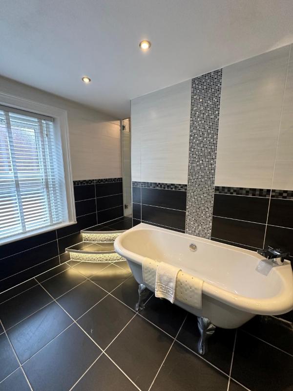 Large Executive Room image 4