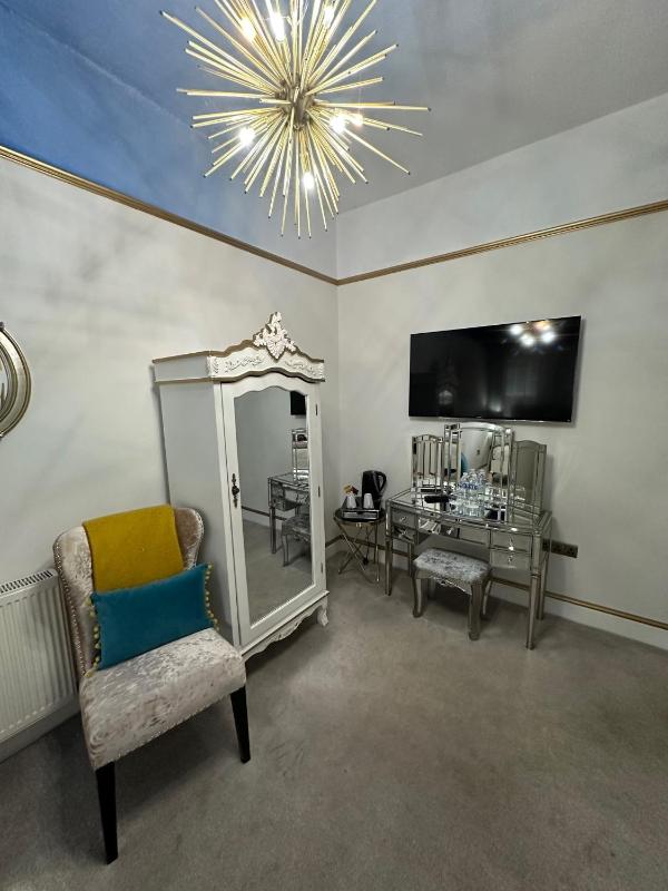 Derby Manor - image 20