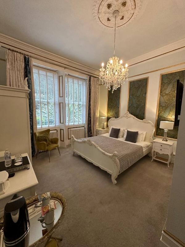 Derby Manor - image 16