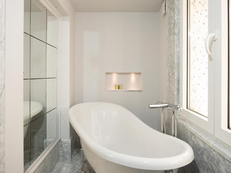 King Suite image 4