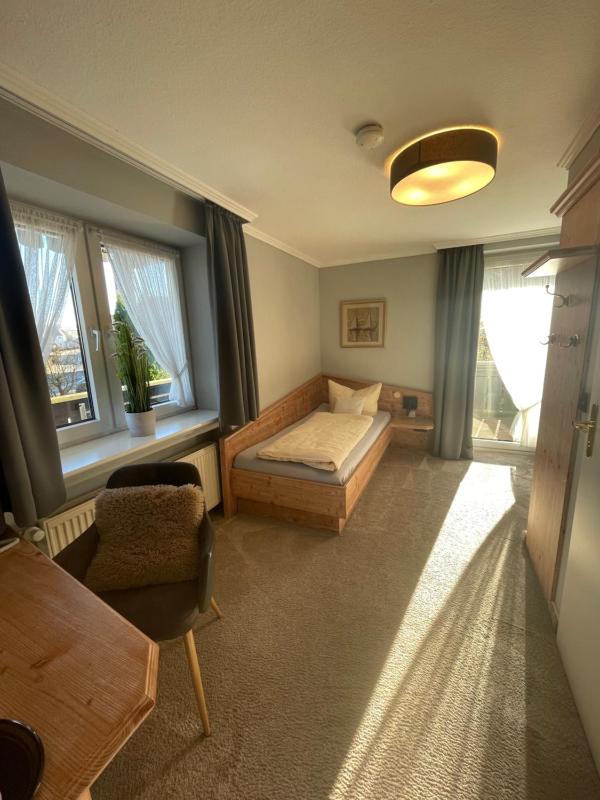 Single Room image 4