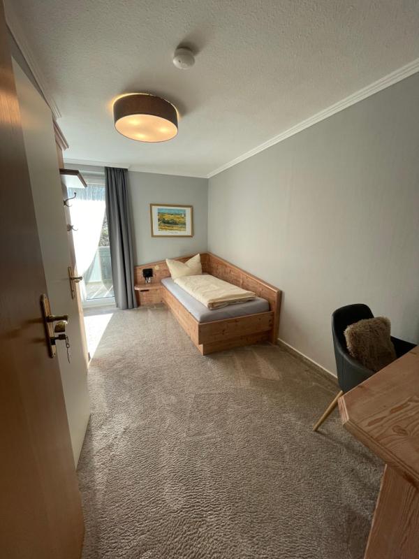 Single Room image 3