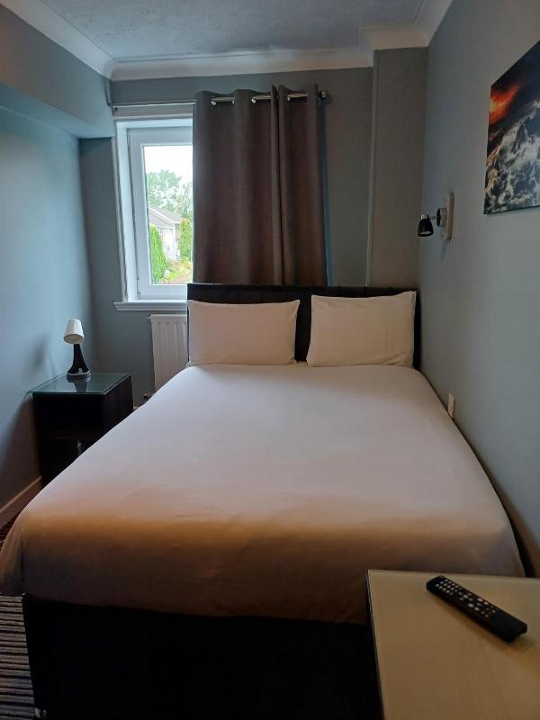Standard Double Room image 4