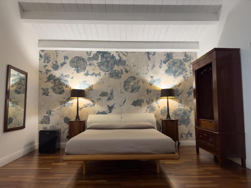 Large Double Room image 4