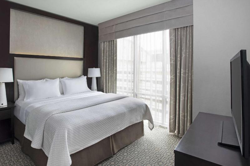 King Suite - Disability Access/Non-Smoking image 4