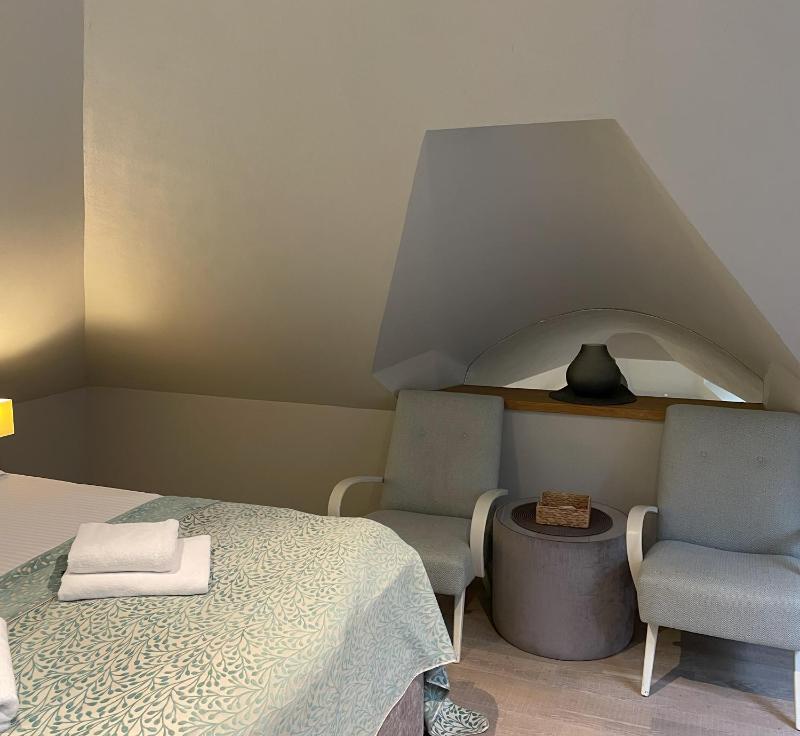 Double Room with Bathroom image 1