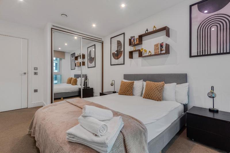 One-Bedroom Apartment image 4