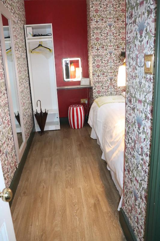 Classic Double Room image 3