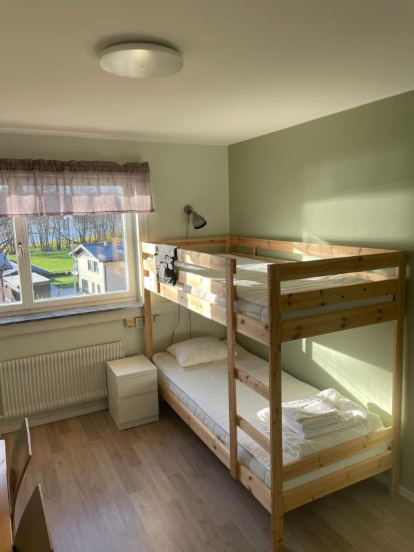 Single Room with Shared Bathroom image 4