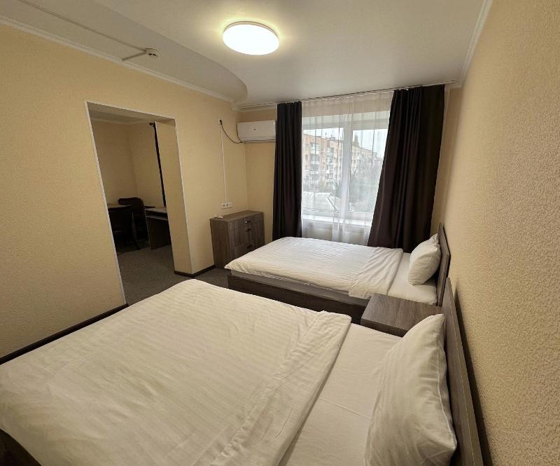 Superior Triple Room image 3