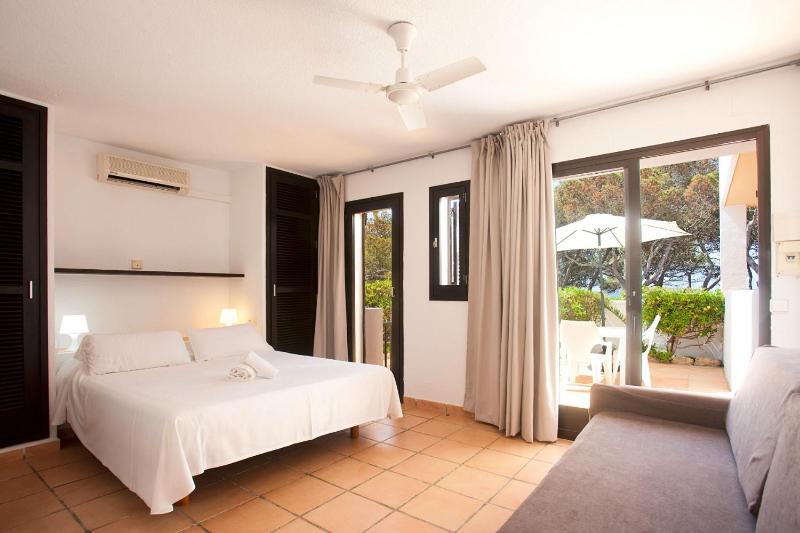 Double Room with Sea View image 1