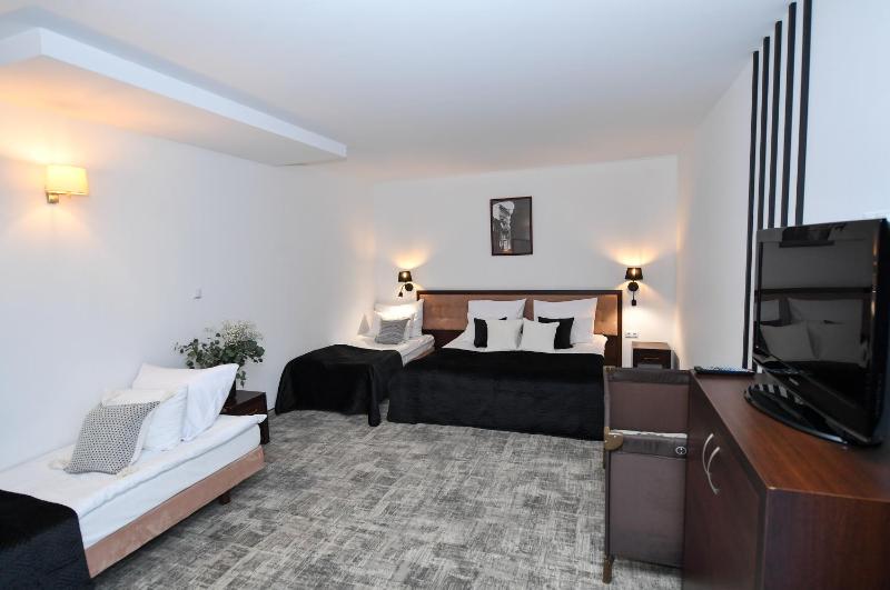 Quadruple Room image 2