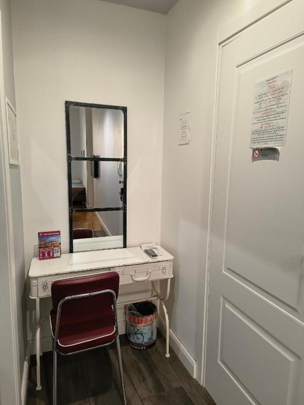 Deluxe Quadruple Room image 2