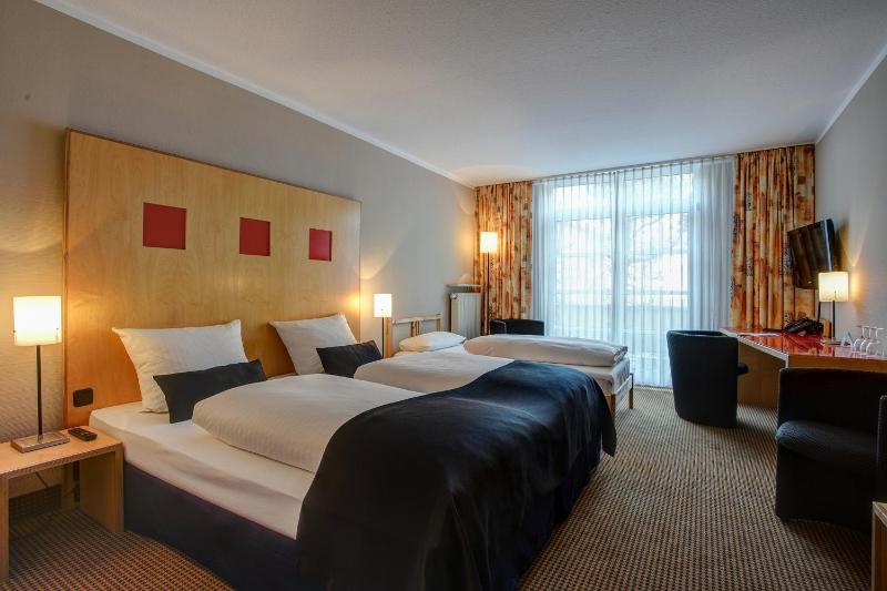 Family Room with One Double Bed and One Single Bed image 3