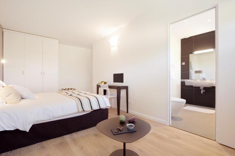 Premium Double Room image 2