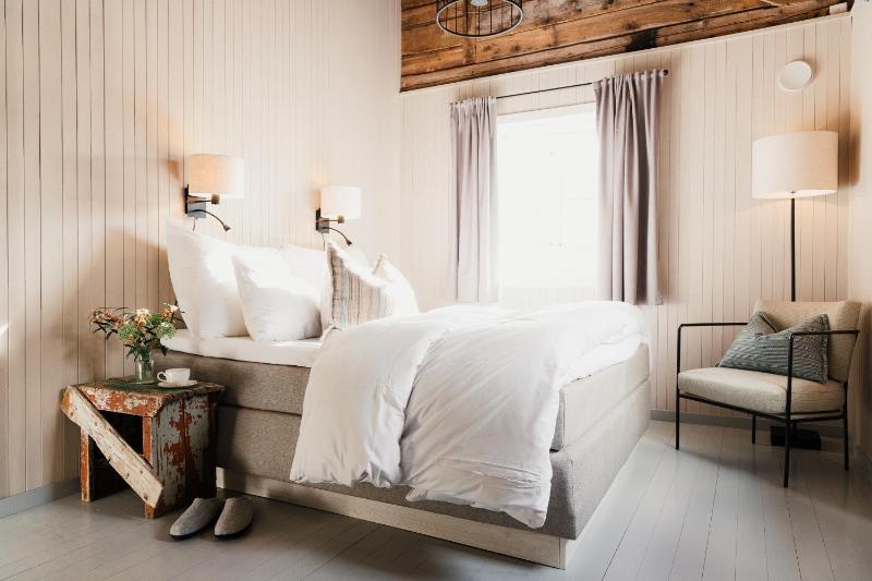 Harbour Cabin Suite image 4