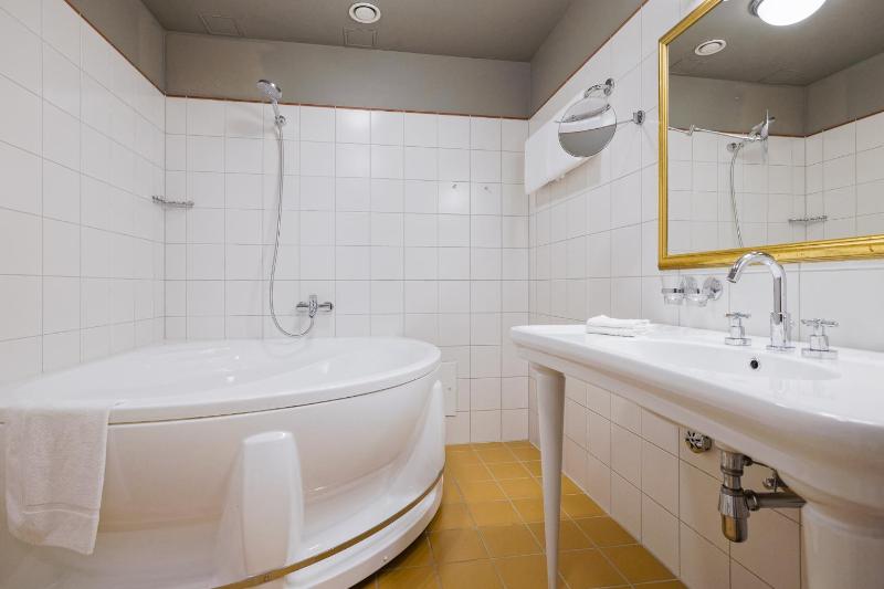 Presidential Suite image 4