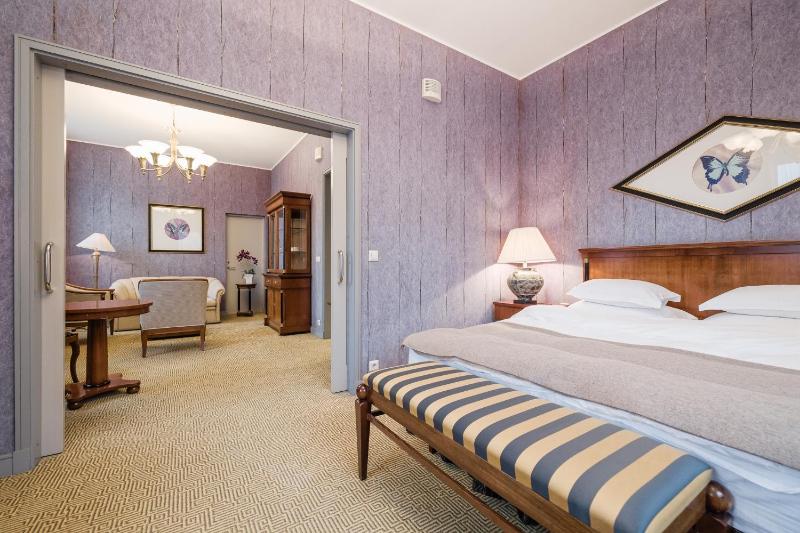 Presidential Suite image 2