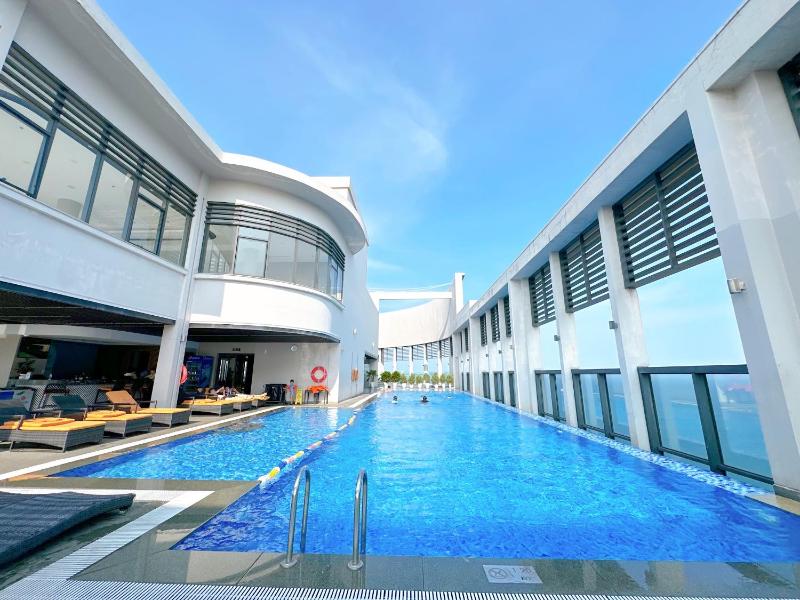 Luxurious apartment facing My Khe beach with 2 large beds FP - image 10