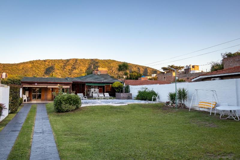 Casa con pileta exclusiva a 3 cuadras de la costanera Villa Carlos Paz IG alquilervillacarlospaz - image 6