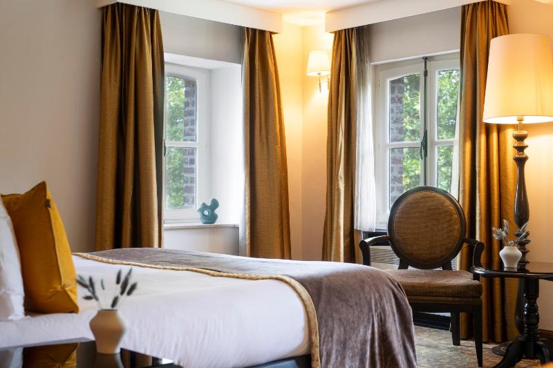 Deluxe Twin Room image 3