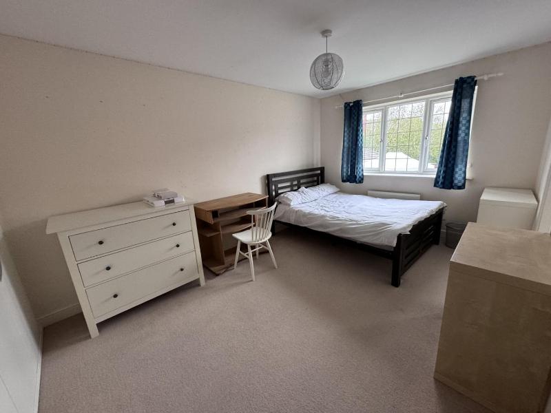Modern Detached Home - Warwick Uni - Parking - image 16