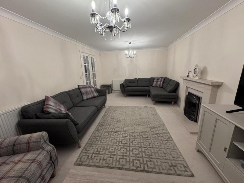 Modern Detached Home - Warwick Uni - Parking - image 3