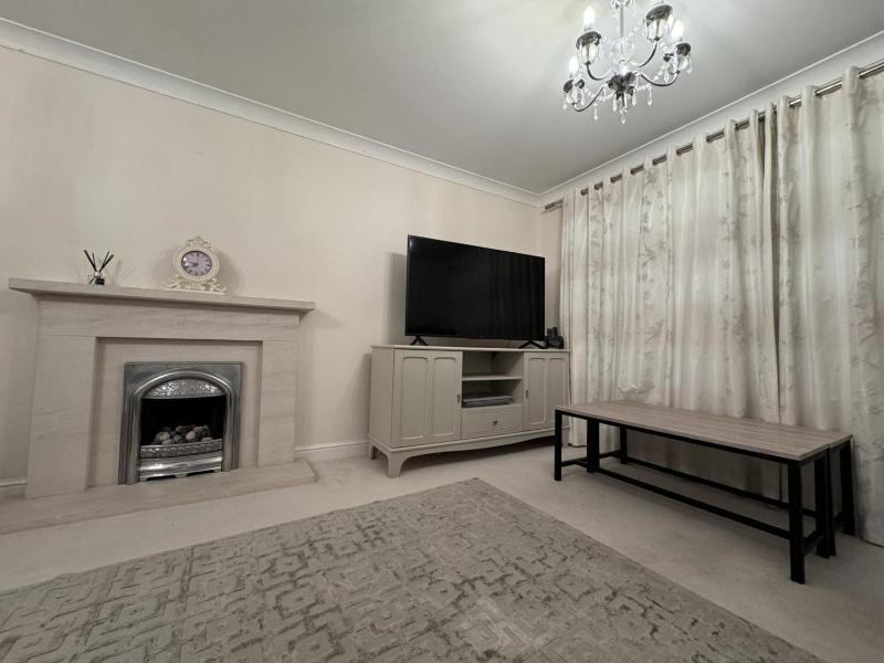 Modern Detached Home - Warwick Uni - Parking - image 32