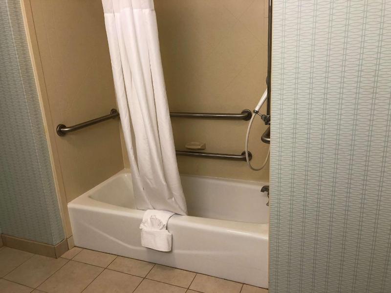 King Room with Accessible Tub - Mobility and Hearing Access/Non-Smoking image 3