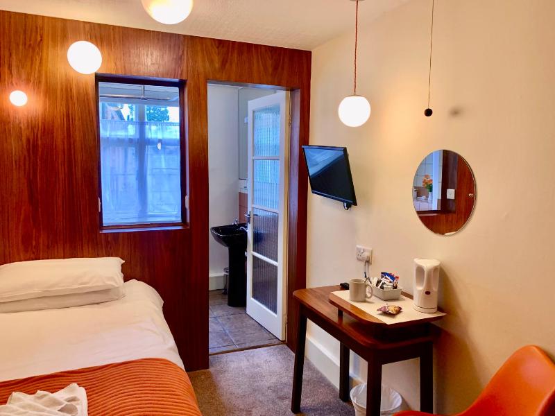 Single Room image 3