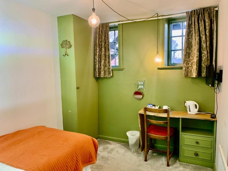 Single Room image 2
