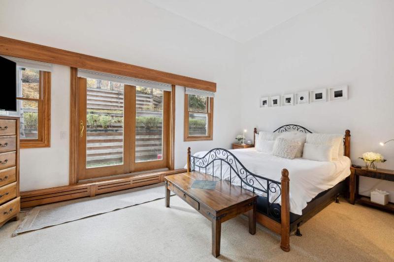 Woodrun Place 08 - image 16