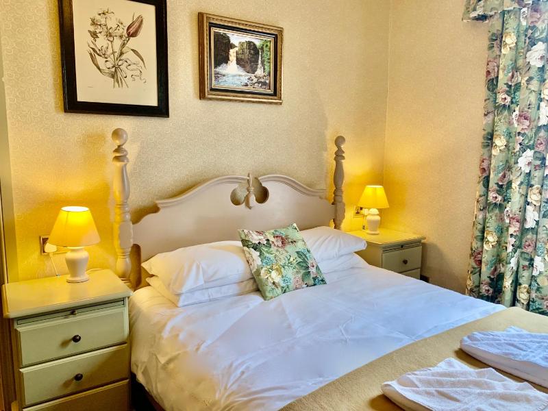 Large Double Room image 2