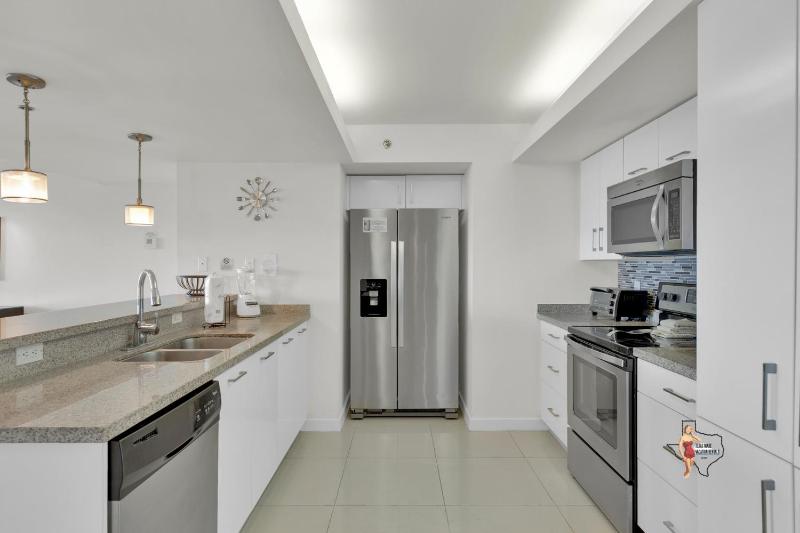 Bahia Mar-Solare Tower Beachfront Resort with Two Pools - image 4