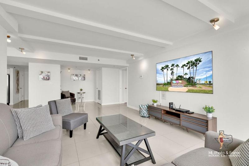 Bahia Mar-Solare Tower Beachfront Resort with Two Pools - image 10