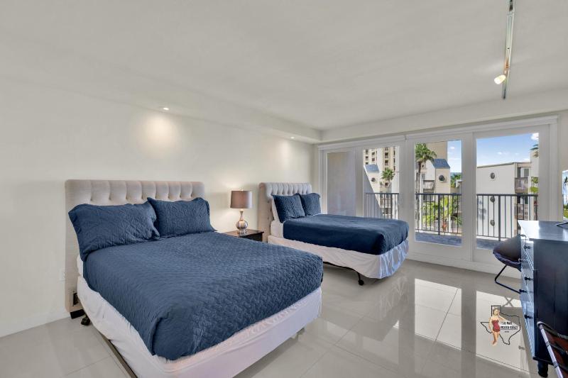 Bahia Mar-Solare Tower Beachfront Resort with Two Pools - image 12