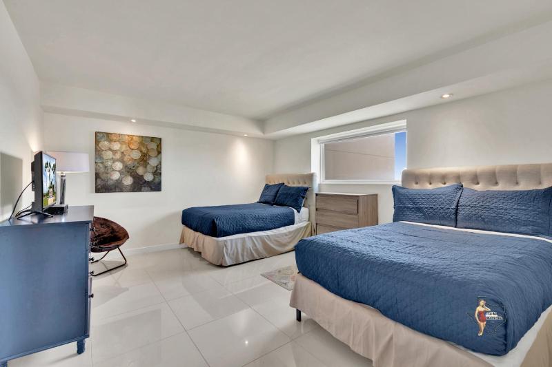 Bahia Mar-Solare Tower Beachfront Resort with Two Pools - image 13