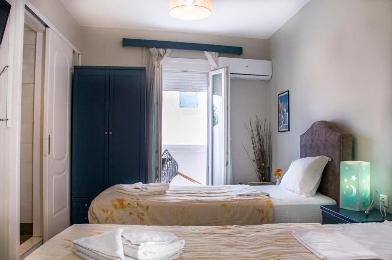 Twin Room image 3