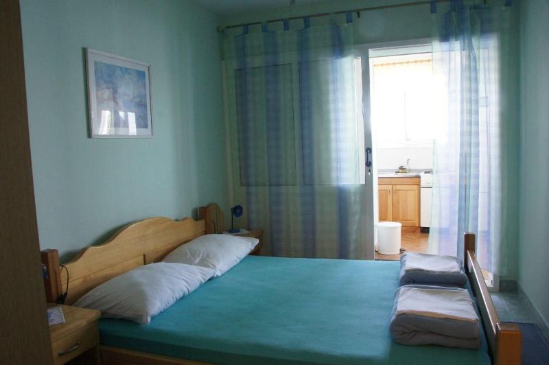 One-Bedroom Apartment image 3